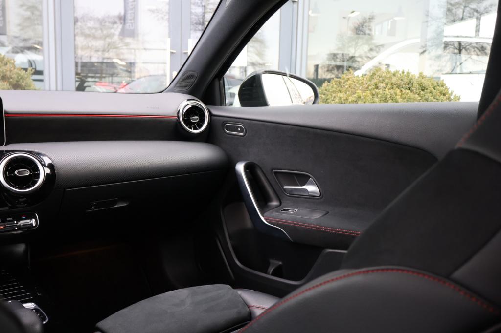 Mercedes-Benz A-Klasse 180 business solution amg i btw i automaat i camera 
