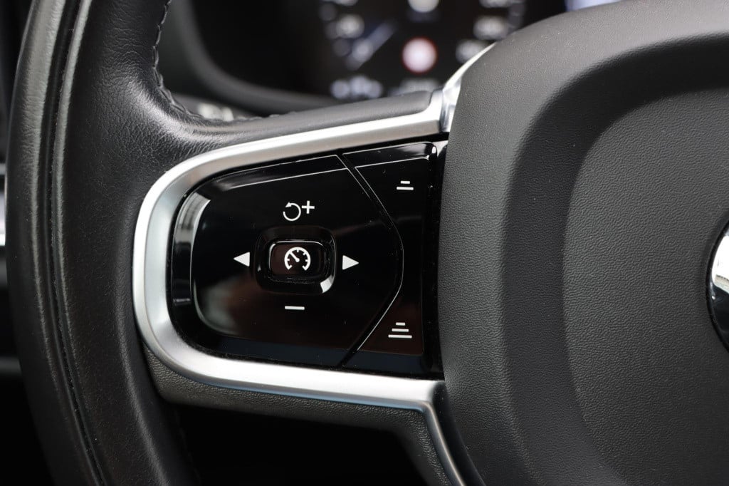Volvo V60 2.0 t5 momentum 250pk