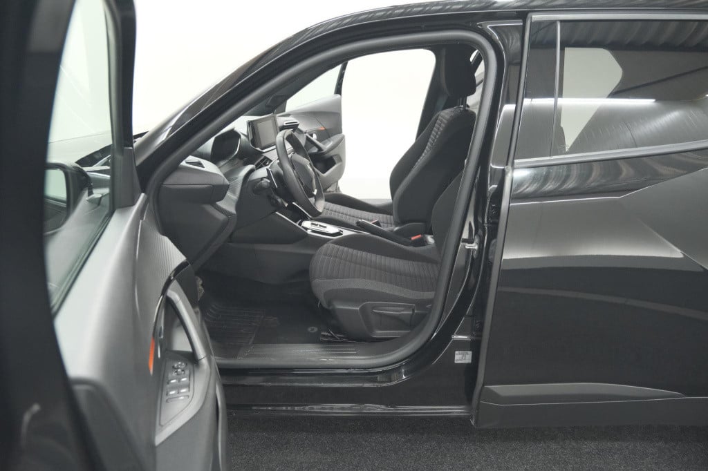 Peugeot 2008 puretech 130 eat8 active pack | parkeersensoren | apple carpla