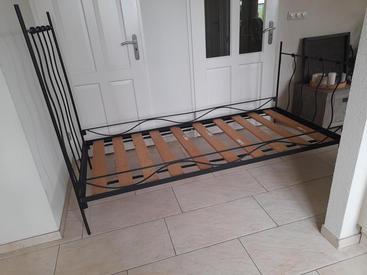 Gietijzeren 1 persoon bed 90 x 200 (in goede staat )