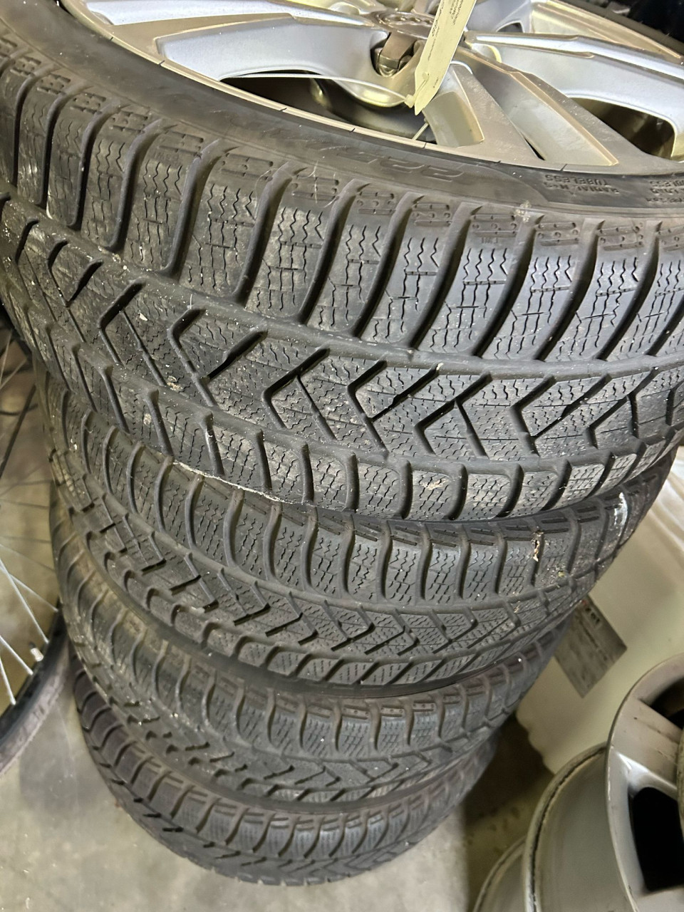 AUDI VELGEN - PIRELLI SOTTOZERO BANDEN