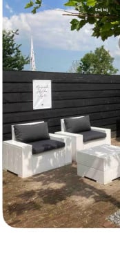 2 grote tuinstoelen