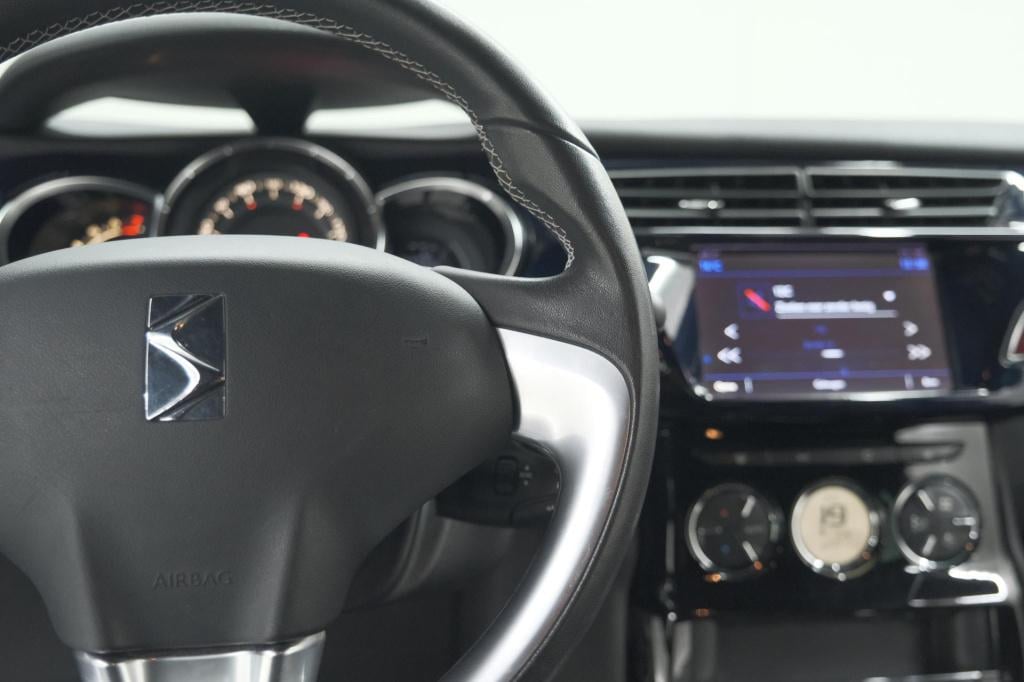 Ds Ds 3 puretech 110 so chic | camera | navigatie | parkeersensoren | clima