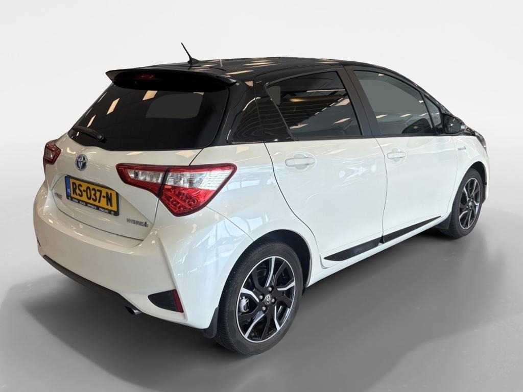 Toyota Yaris 1.5 hybrid bi-tone