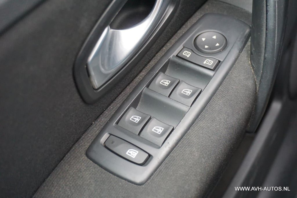 Renault Laguna estate 2.0 16v sélection business