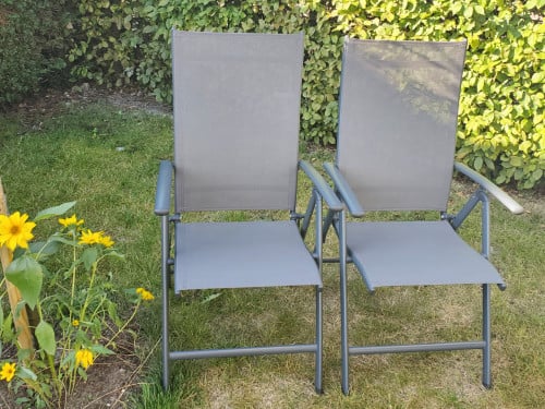 2 lichtgewicht stoelen