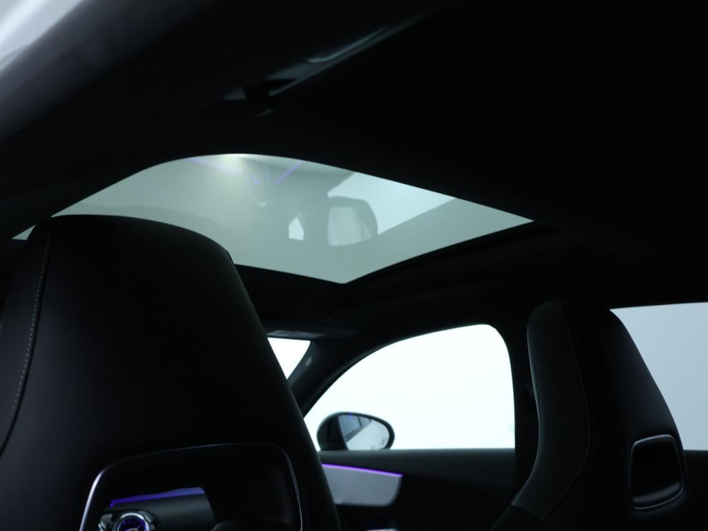 Mercedes-Benz A-Klasse 250 e premium plus | amg line | panoramadak | sfeerv