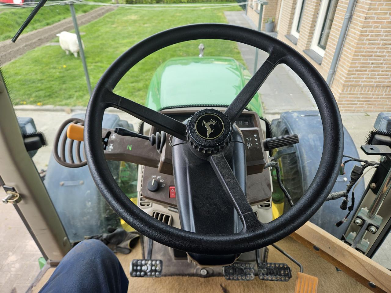 John Deere 6320