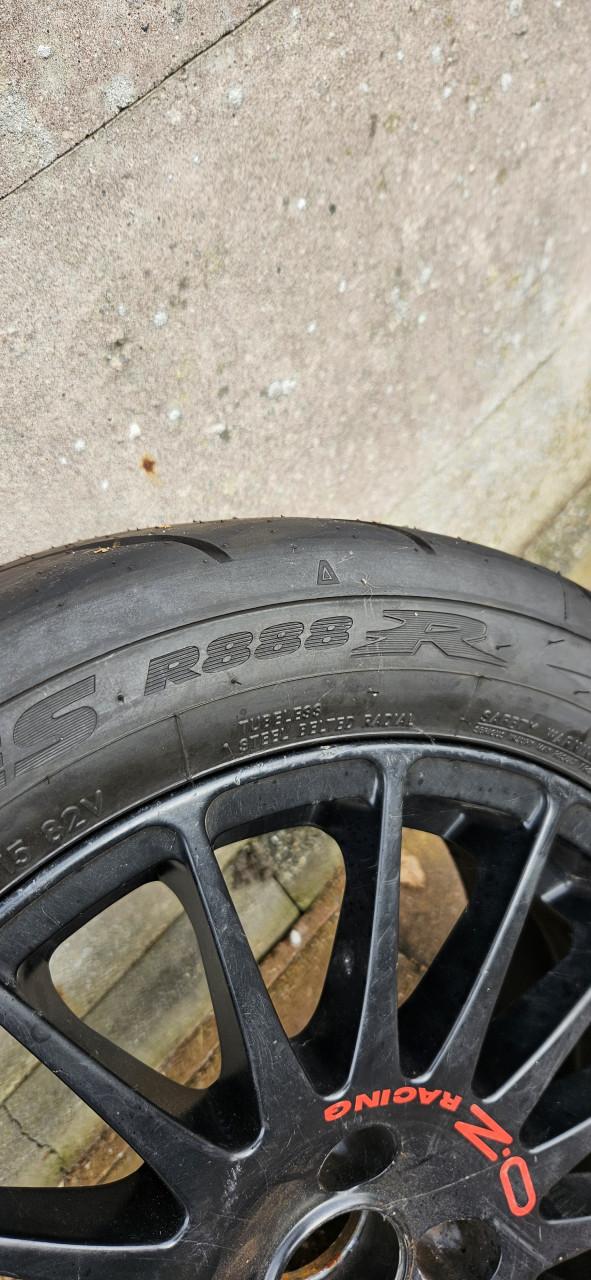 Toyo R888R banden op O.Z Racing velgen