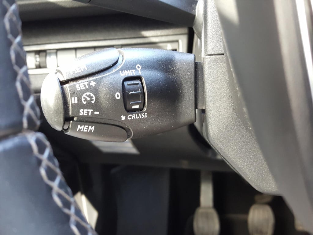 Peugeot 3008 1.2pt 130pk allure trekhaak | navi | apple carplay & android a