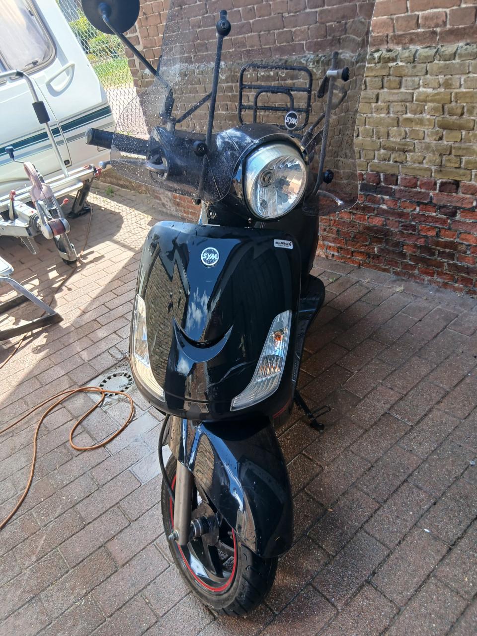 Te koop snorscooter sym