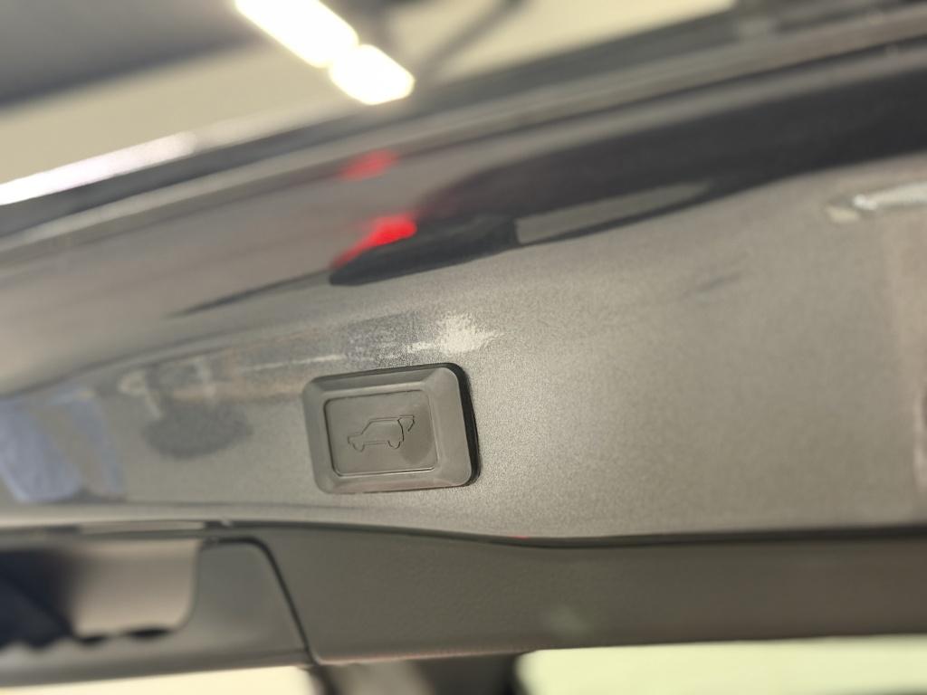 Toyota Rav4 2.5 hybrid awd bi-tone| jbl| achtr.camera| adapt.cruise