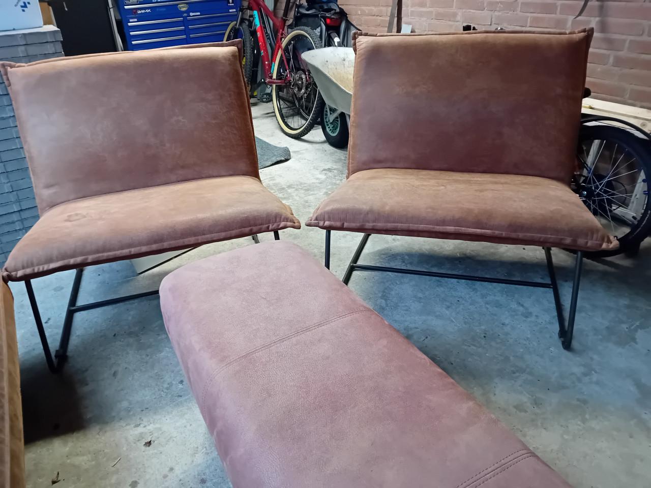 Bank + stoelen + hocker