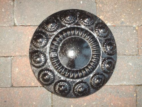 Te koop : Betonnen boerenknop."