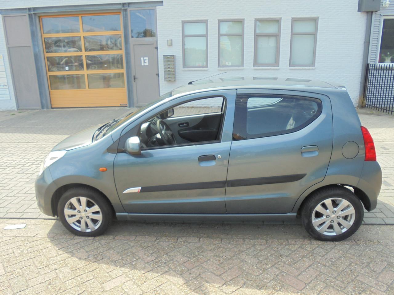 Alto 1.0 I in de vijf deur Exclusive uitvoering Apk Januari 2027 met N.A.P