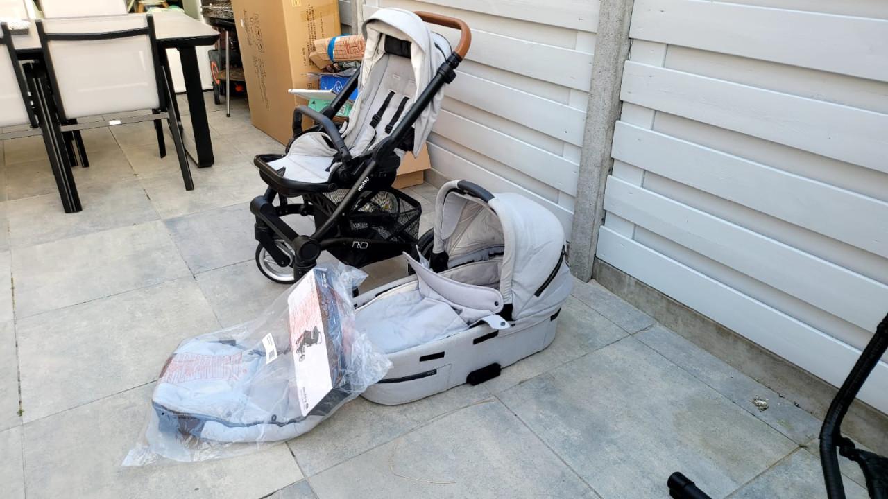 Mutsy Nio kinderwagen met reiswieg en accessoires + maxi-cosi