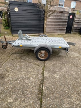 Motor aanhangwagen huren