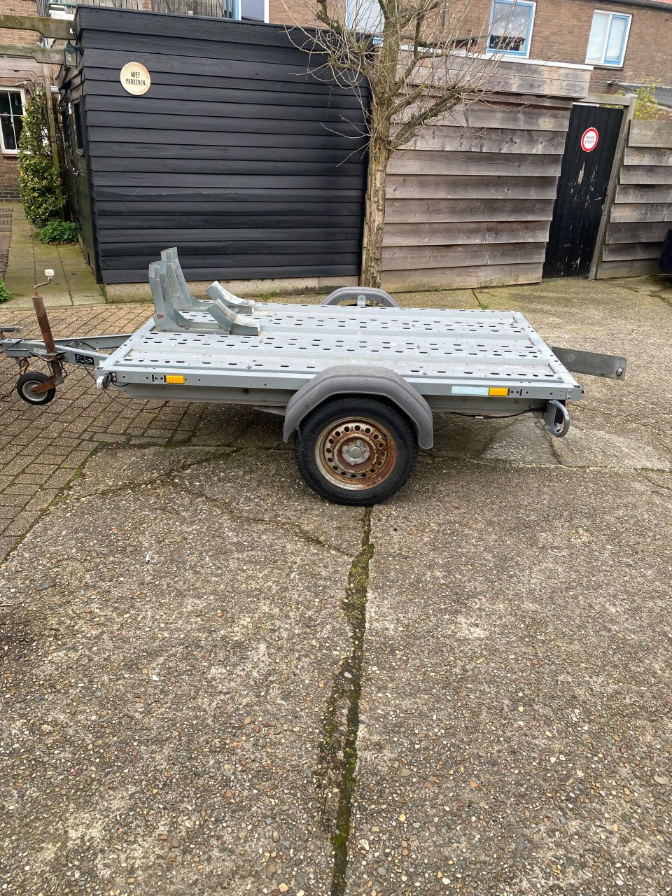 Motor aanhangwagen huren