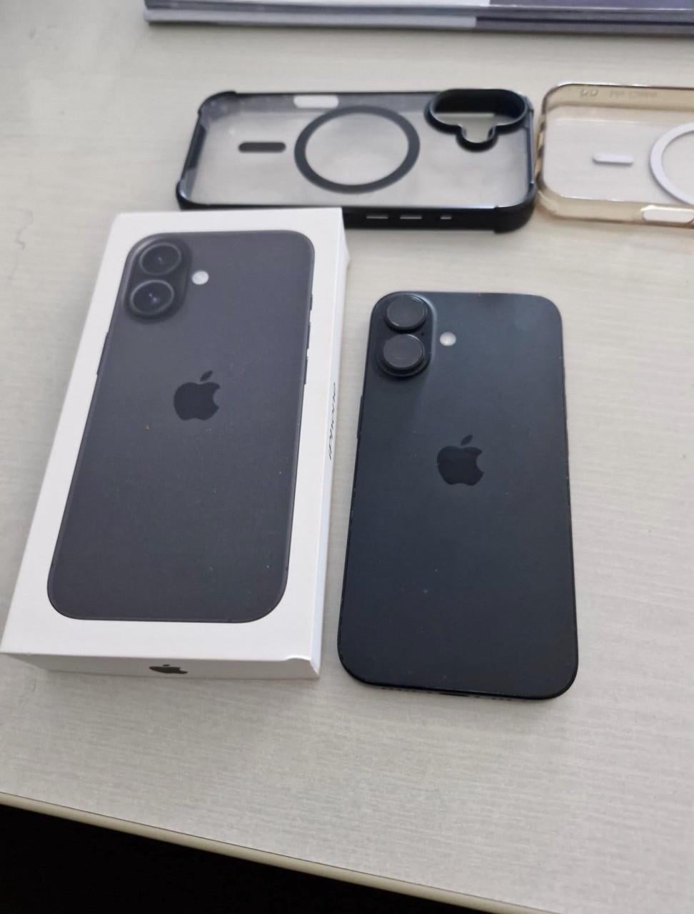 IPhone 16 128GB Zo goed als nieuw