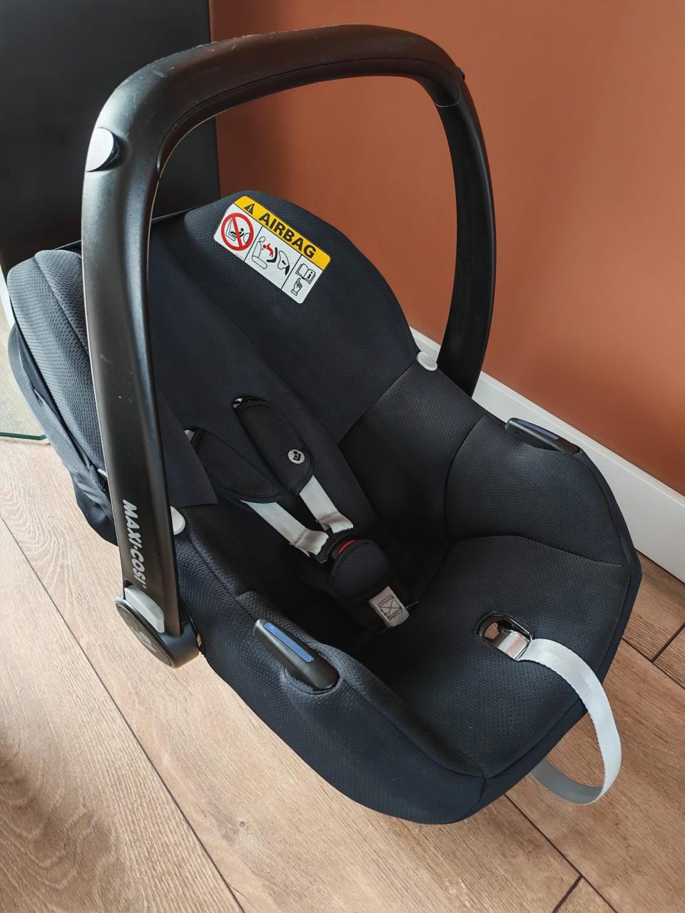 Zeer nette maxi cosi met base en isofix