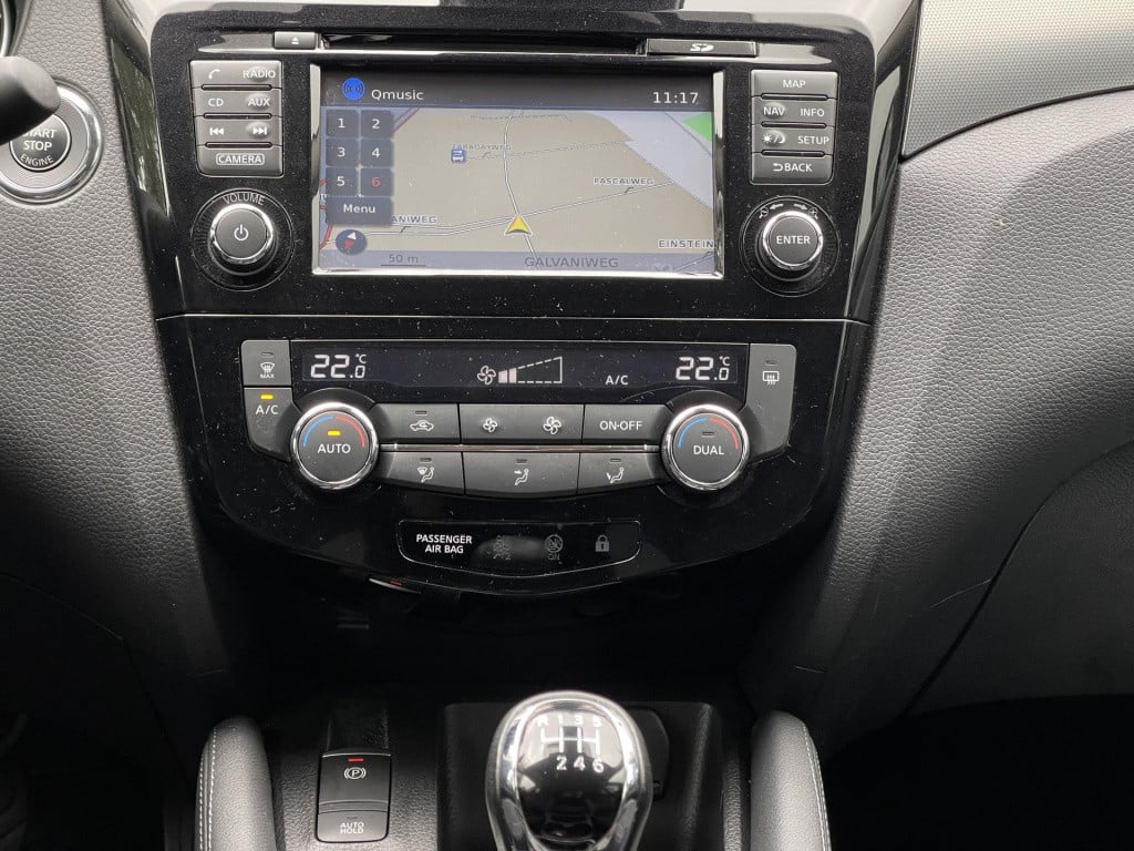 Nissan Qashqai 1.2 n-connecta design pack | trekhaak | panoramadak | naviga