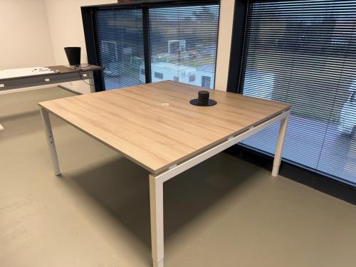 Vergadertafel 160cmx160cm te koop