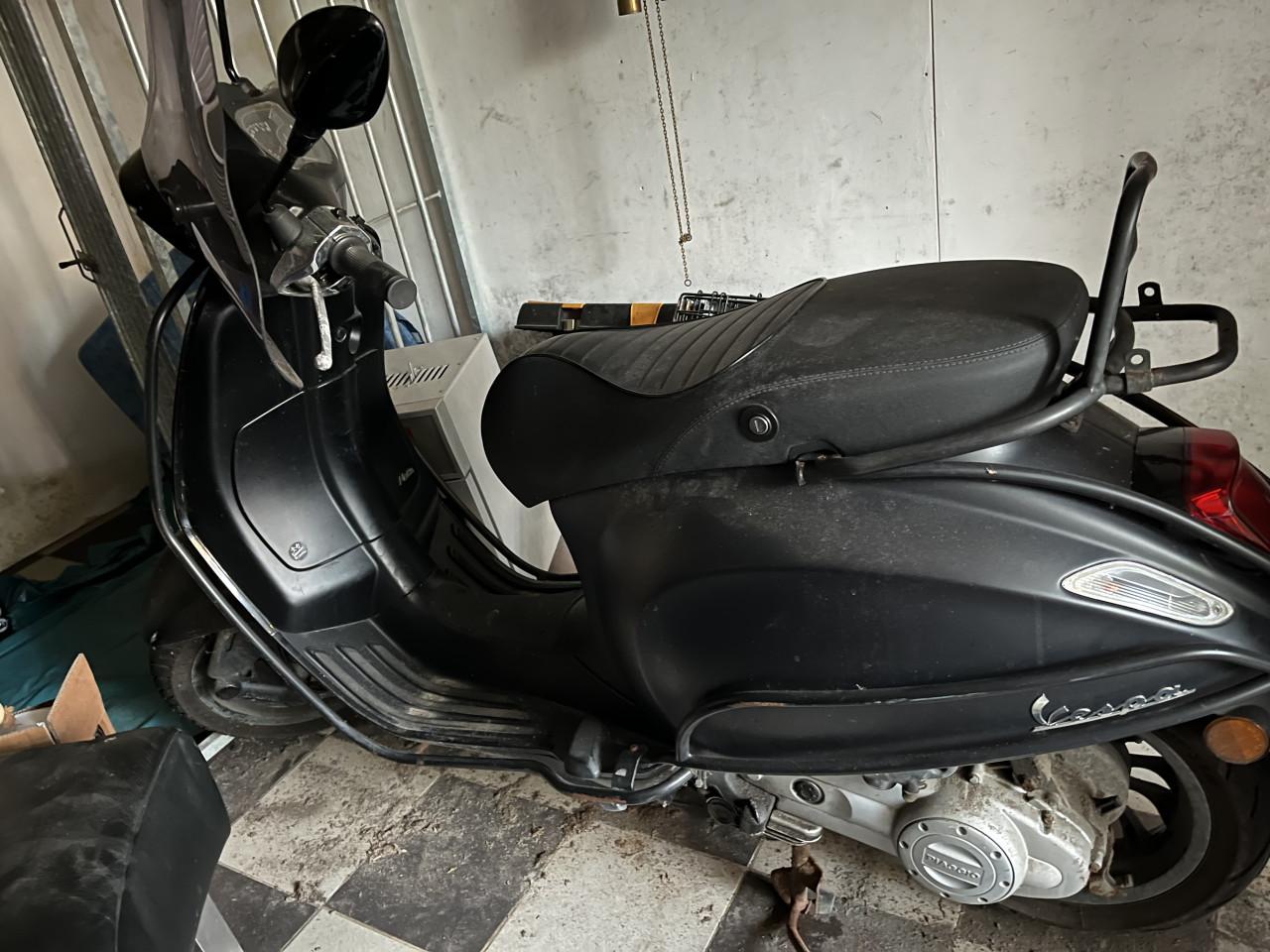 Vespa Sprint Notte (zwarte uitvoering)