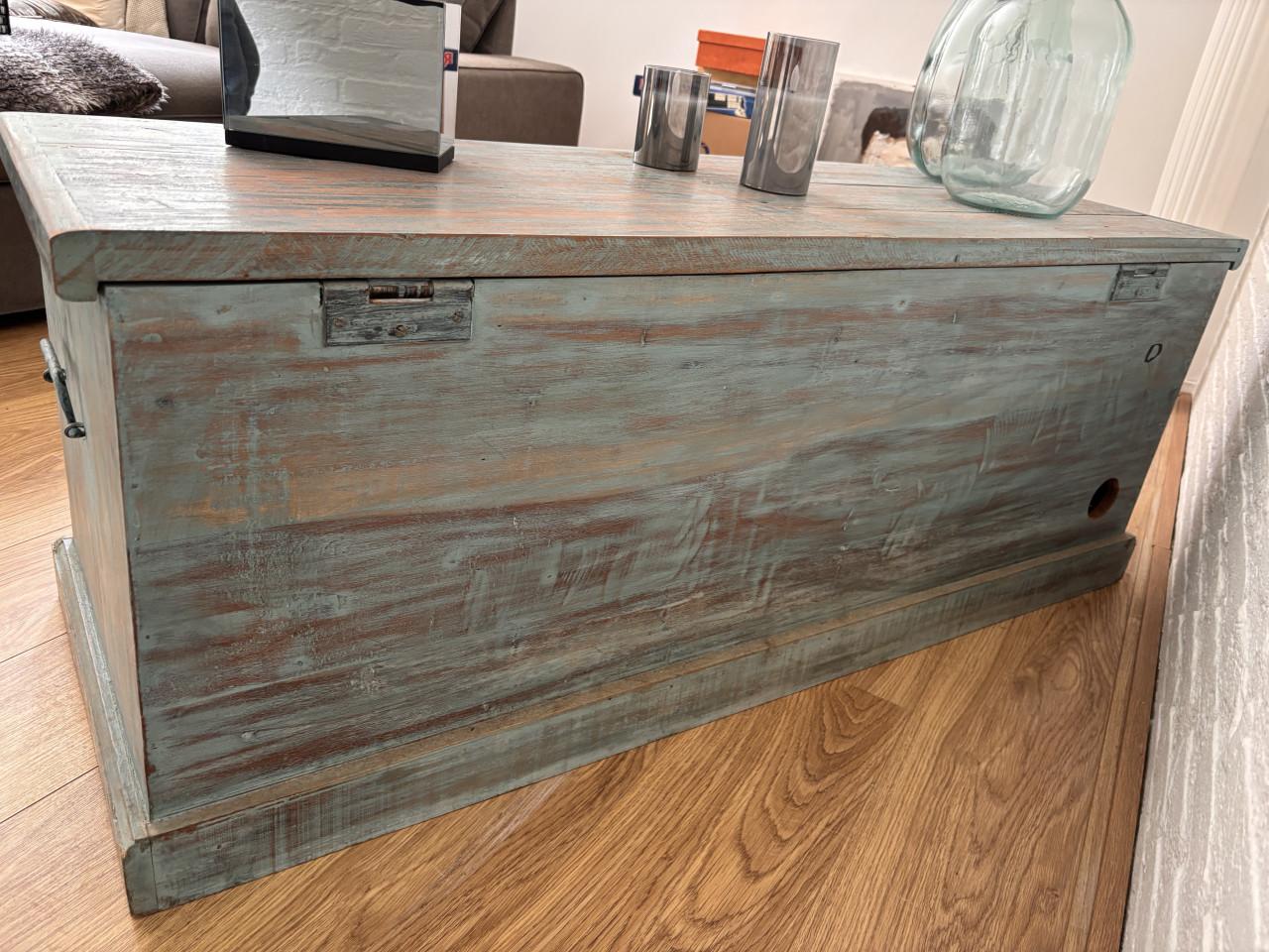 Te koop: unieke houten dekenkist