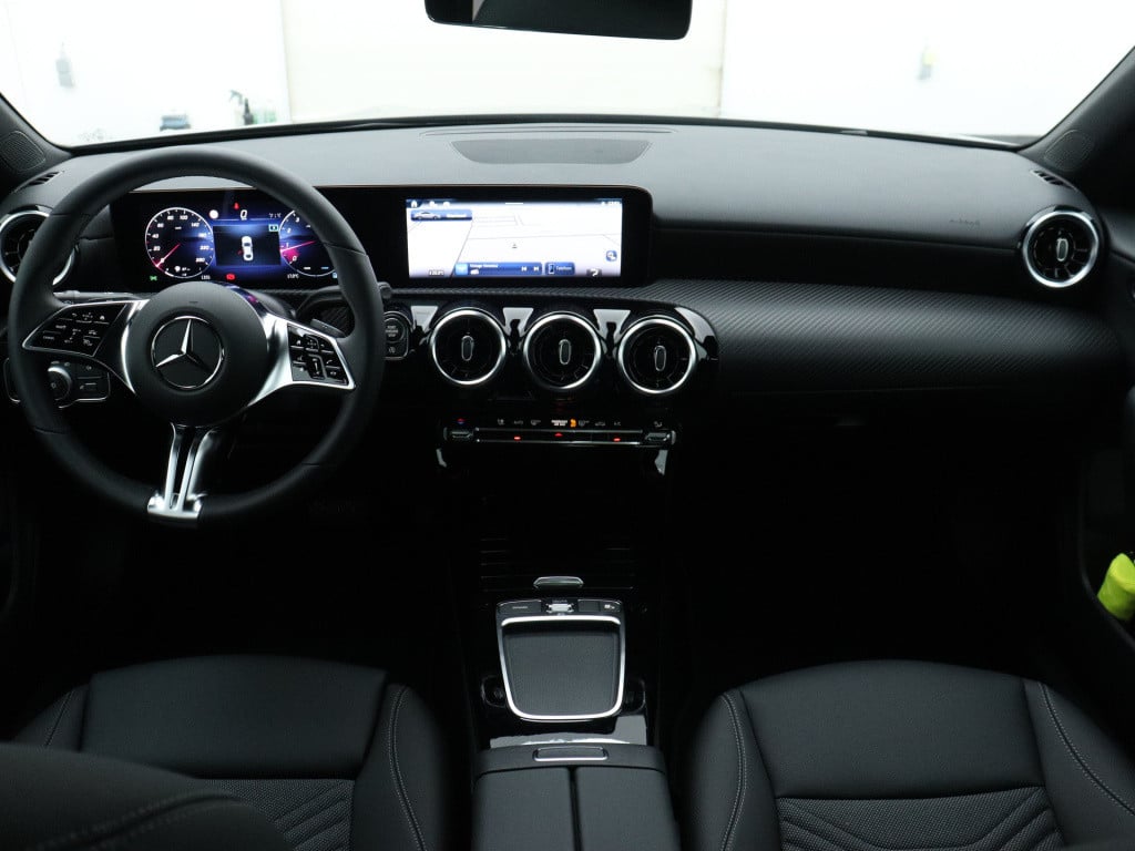 Mercedes-Benz Cla 180 star edition | dodehoekassistent | keyless go | parke