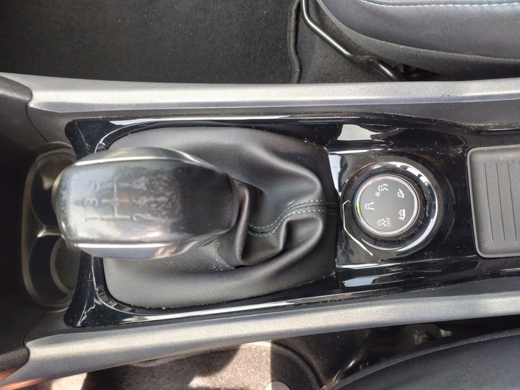 Peugeot 2008 1.2i puretech urban cross