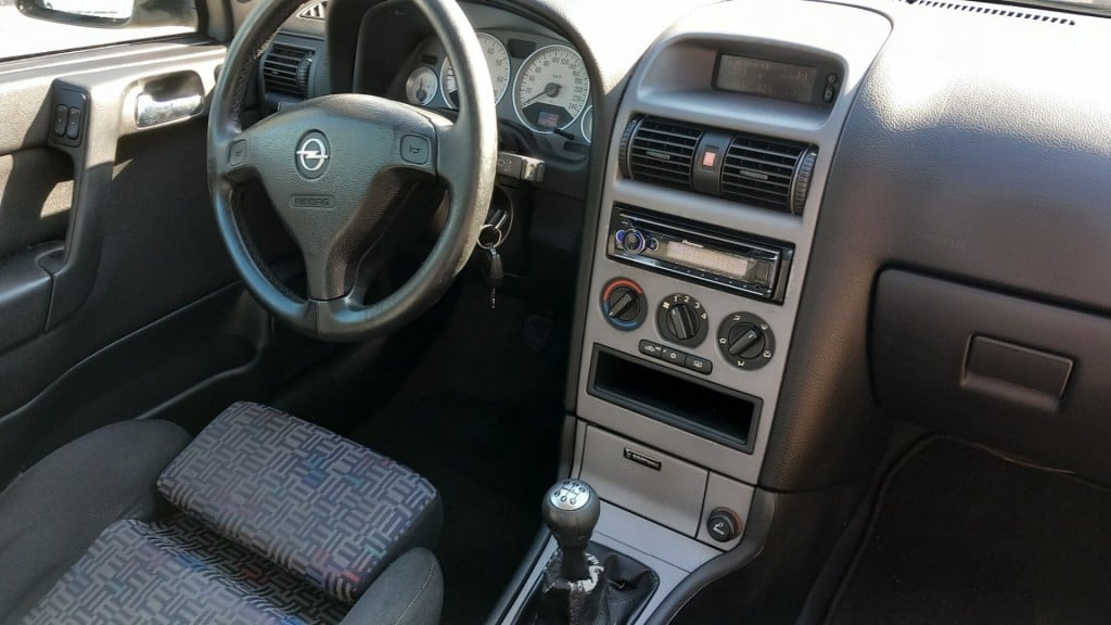 Opel Astra 2.2-16v
