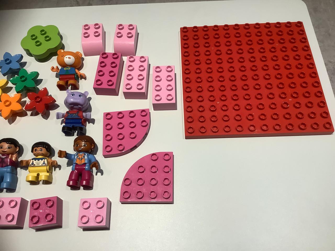 Duplo Set: Poppetjes, Dieren, Bloemen, Blokjes, Bouwplaatje
