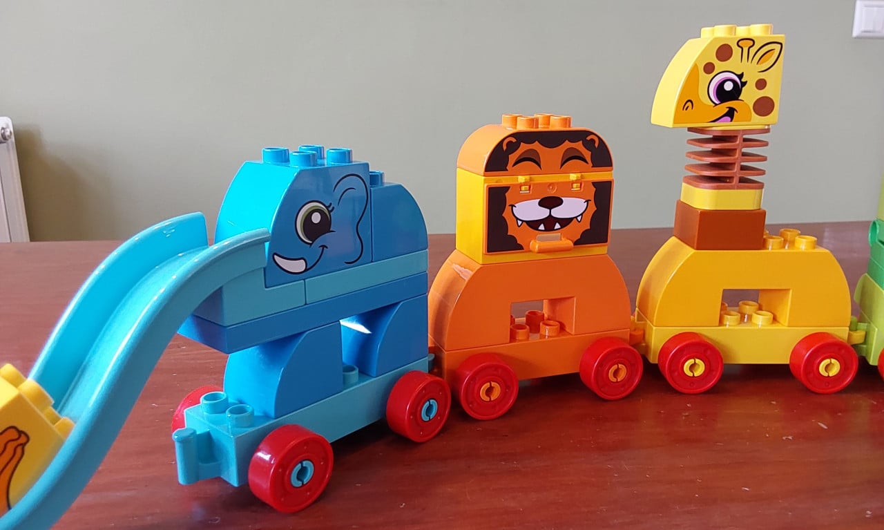 2 Sets van Lego Duplo met plaat+opbergdoos + extra