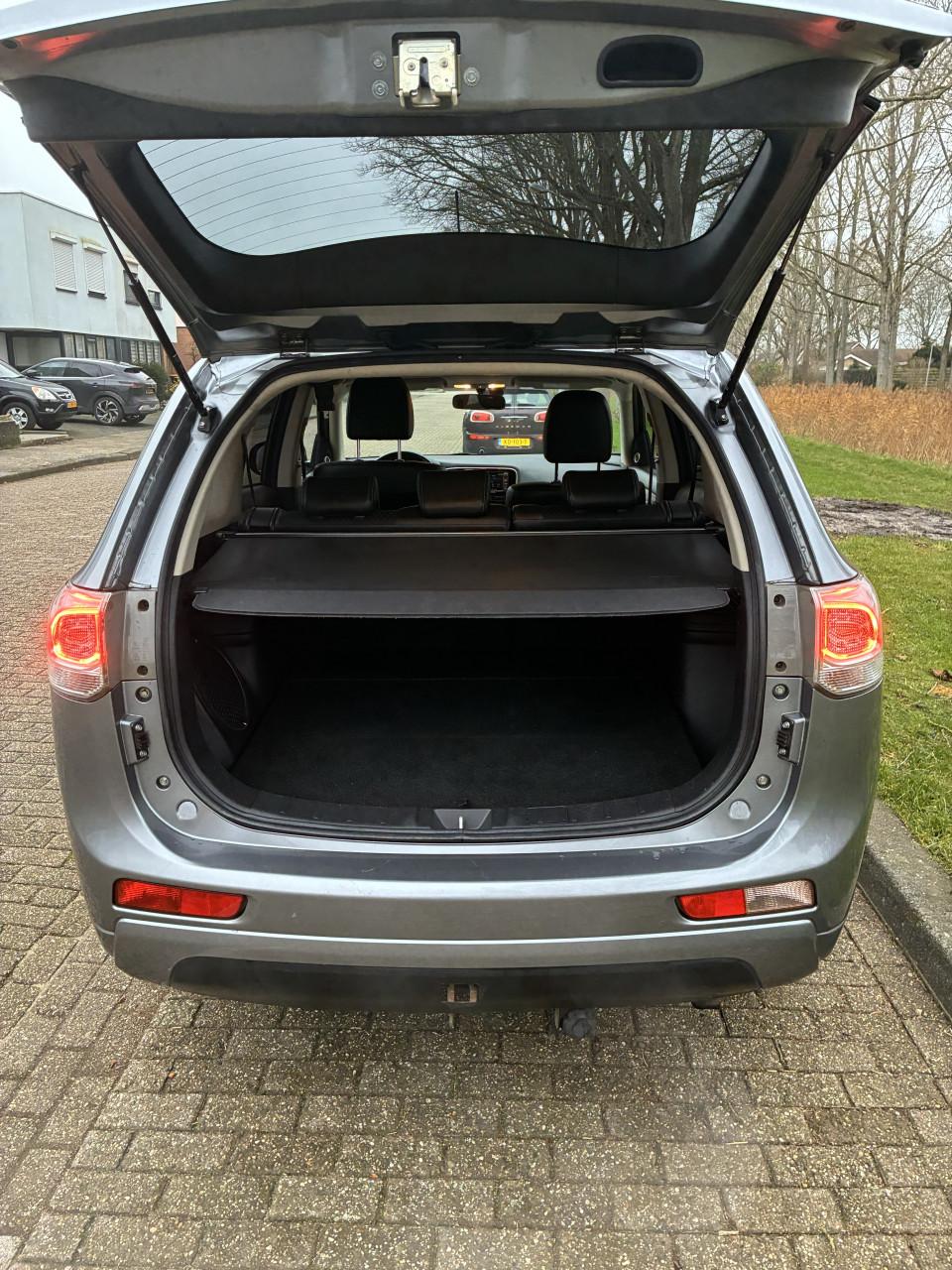 Mitsubishi Outlander PHEV 2014