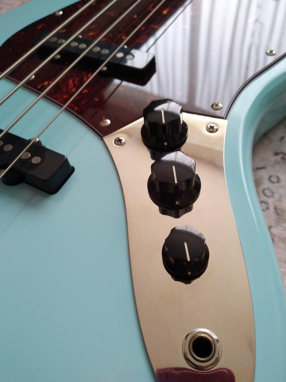 Squier Classic Vibe Jazz Bass Daphne Blue z.g.a.n. 300 euro.