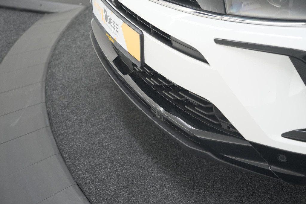 Opel Grandland turbo 130 at8 ultimate | camera | adaptieve cruise control |