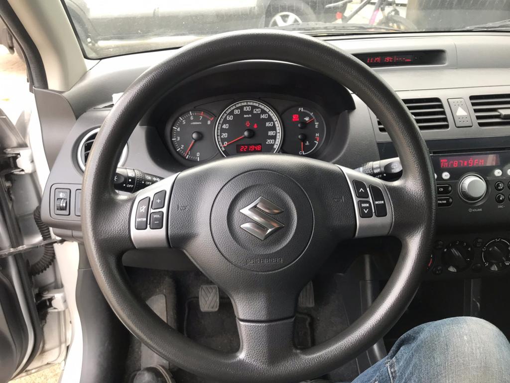 Suzuki Swift 1.3 exclusive