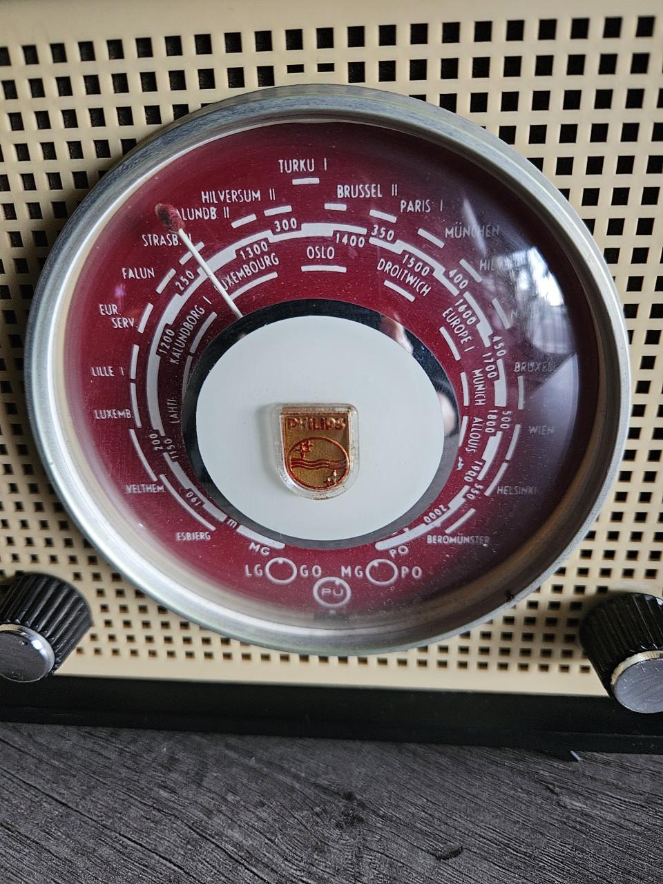 Prachtige jaren 50 buizenradio Philips B2X 80 U/01, werkend