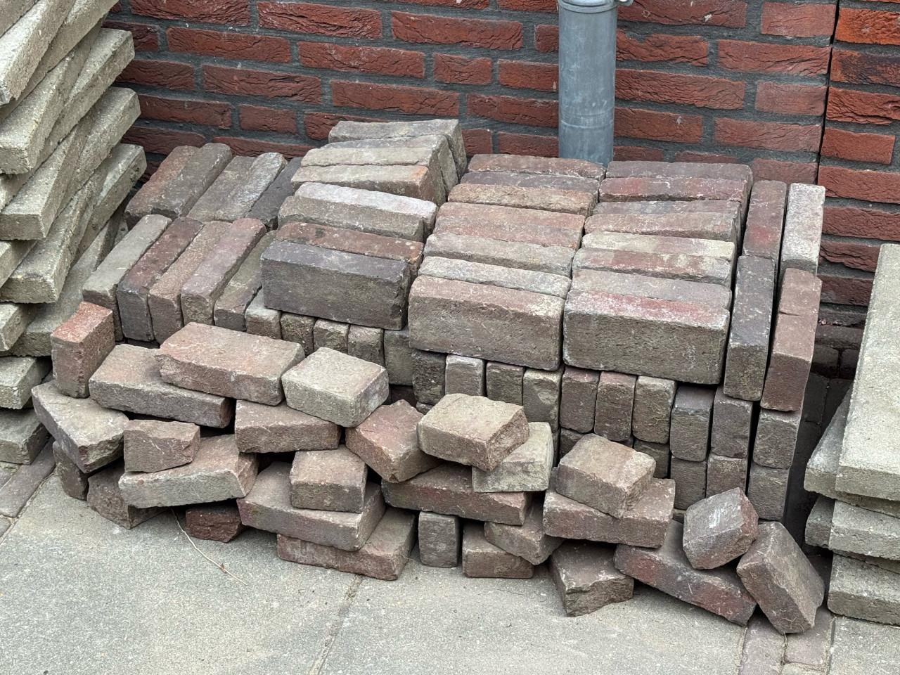 Klinkers waalformaat (ca 4,7x20x8,5cm), 138 styks en restanten