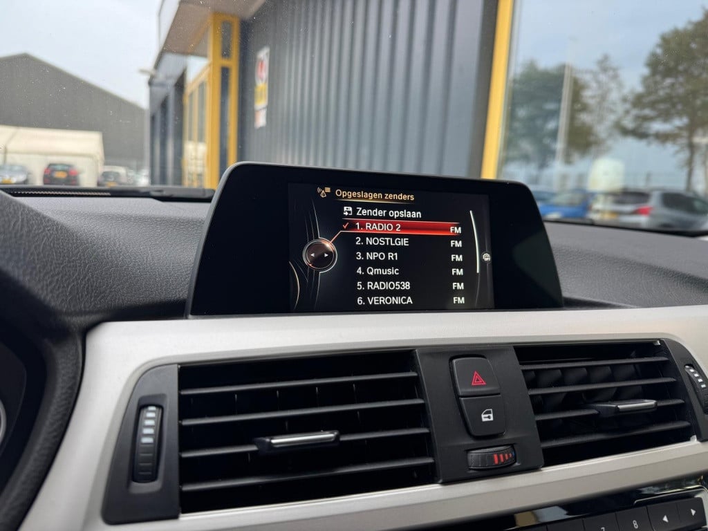 BMW 3-serie 318i executive automaat