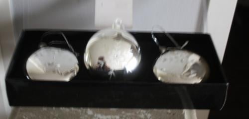 Set van 3 glazen zilveren platte kerstballen