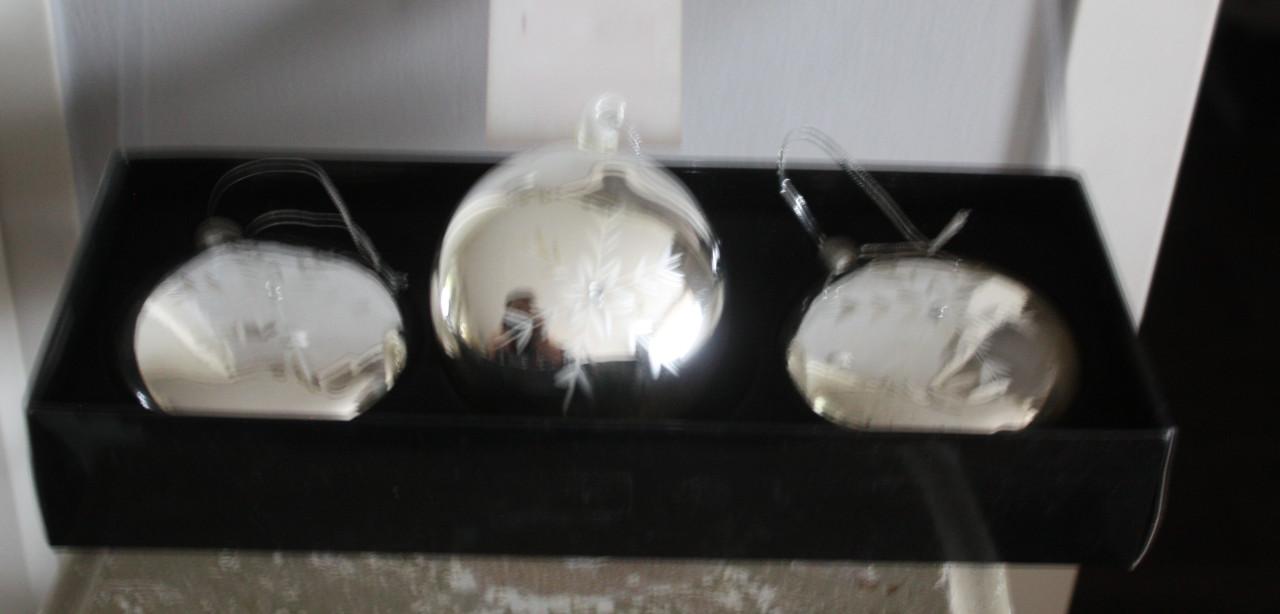 Set van 3 glazen zilveren platte kerstballen