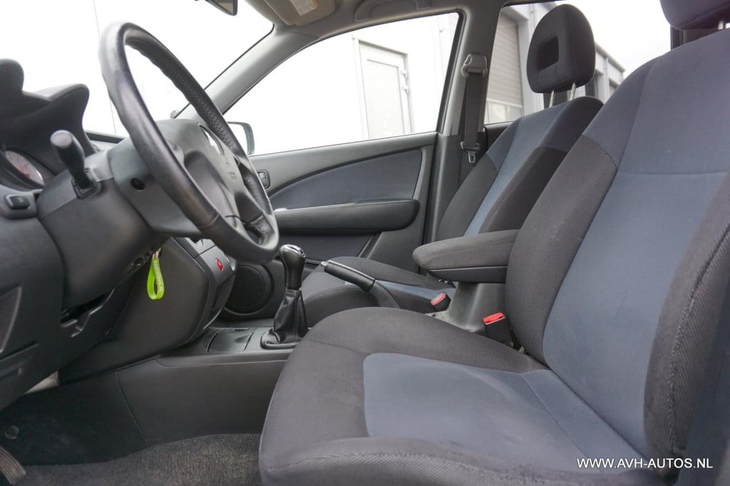 Mitsubishi Outlander 2.0 invite+