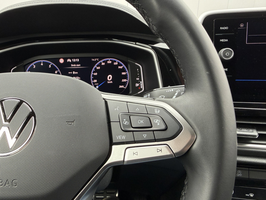 Volkswagen T-roc 1.5 tsi 150pk dsg r-line | acc | side assist | camera