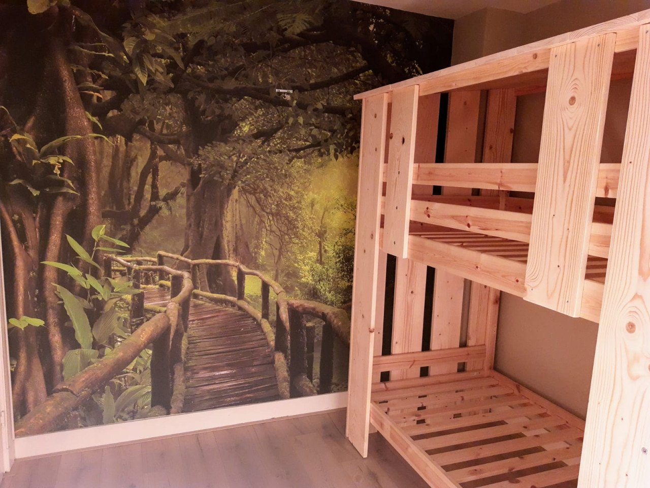 Boomhut stapelbed - alleen dit weekend voor 150 euro