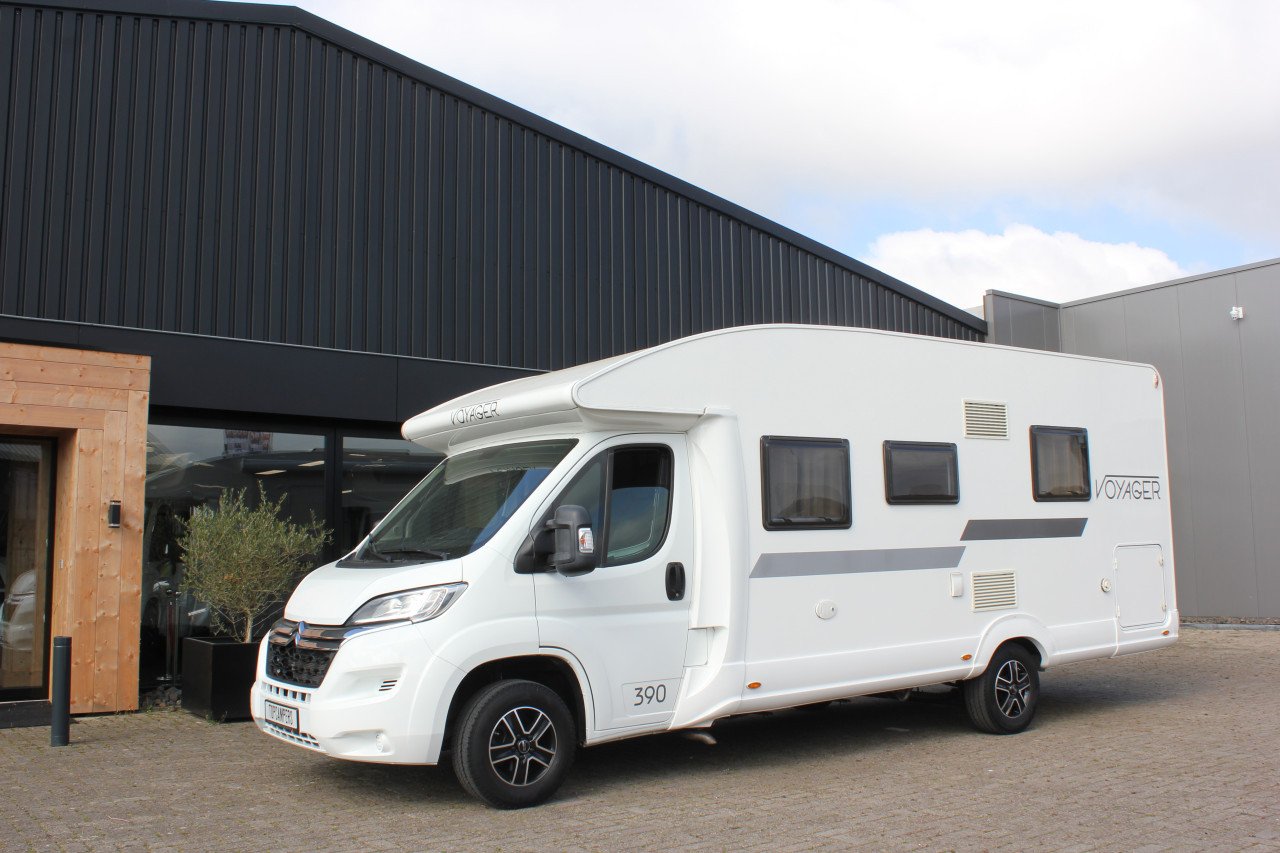 Voyager 390 (Queensbed+Hefbed,1e eigenaar!!)
