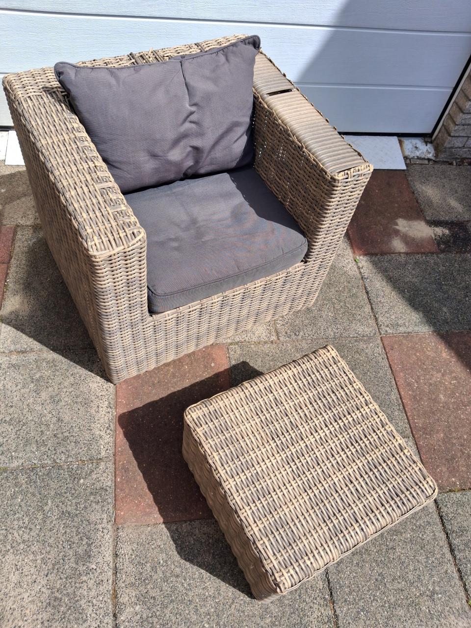 LOUNGE TUINSTOEL MET KUSSENS