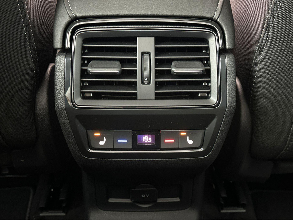Skoda Karoq 1.5 tsi act sportline business panoramadak - trekhaak