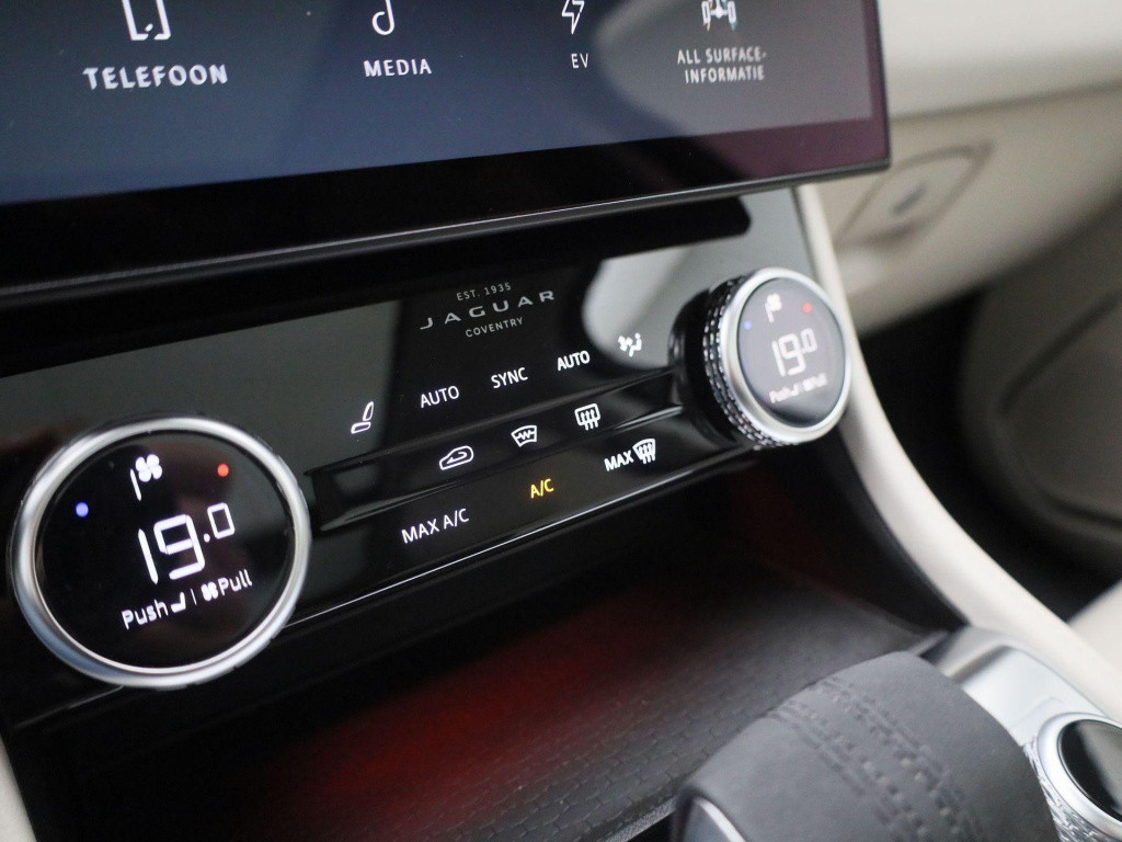 Jaguar F-pace 2.0 p400e phev r-dynamic s | automaat | navigatie | apple car