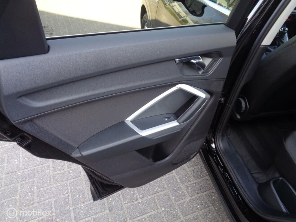 Audi Q3 35 tfsi sportback business/s-line/automaat/ecc/stoelverw/pdc/lm vel